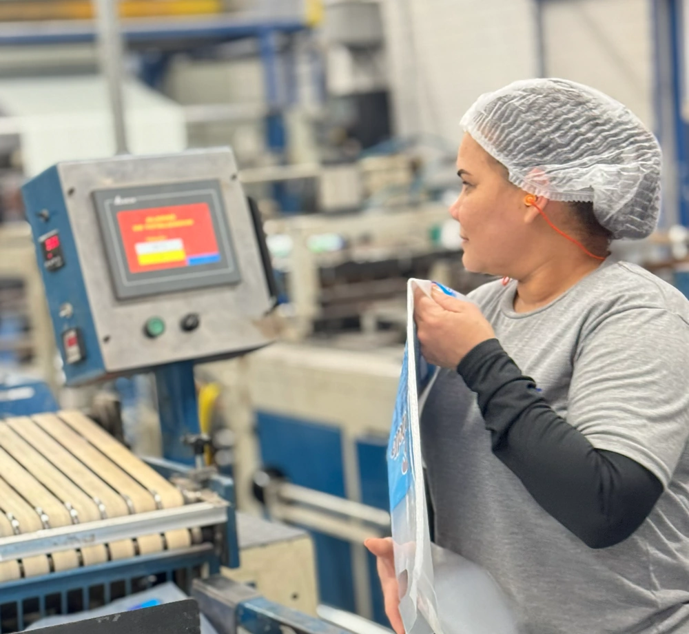 Equipe e estrutura da fábrica Uliplast